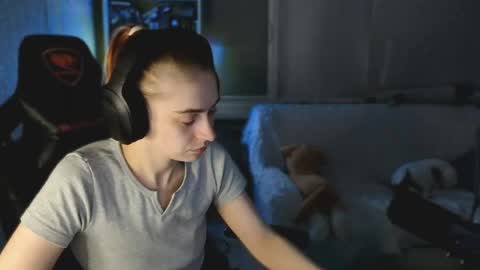 beverly_yay online show from April 2026 01:03:01 AM