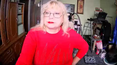 BeverlyCynia online show from September 2025 11:04:01 AM