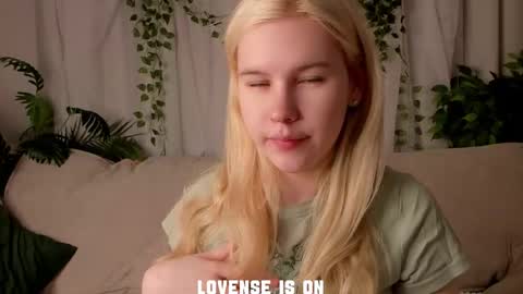 Eliz online show from November 2025 01:39:02 AM