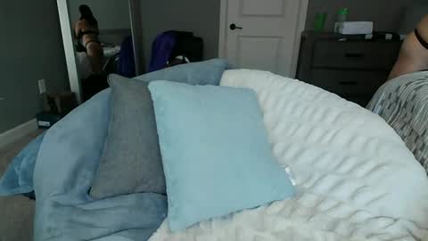 Snapshot of bi_sexualmilf chatting on December 2024 05:15:02 PM Bi sexualmilf Fansly online show from December 2024 05:15:02 PM