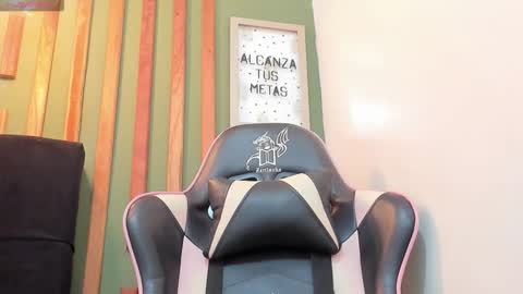 Snapshot of bianca_spear chatting on December 2025 07:53:02 PM bianca_spear online show from December 2025 07:53:02 PM