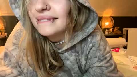Ellie  online show from March 2026 03:02:02 AM