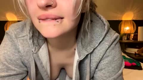 Ellie  online show from April 2026 03:13:02 AM