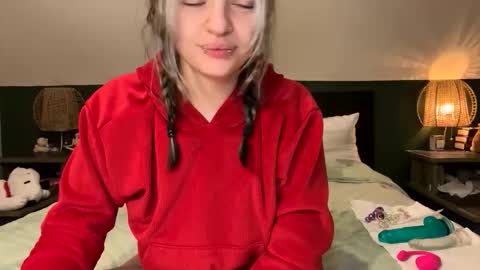 Ellie  online show from May 2026 07:41:01 PM