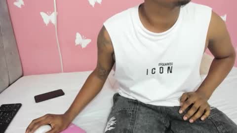 big_5684 online show from November 2025 01:38:01 AM