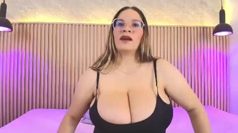Snapshot of big_tits_in_your_face chatting on June 2026 09:30:01 PM Tell me Sophia online show from June 2026 09:30:01 PM