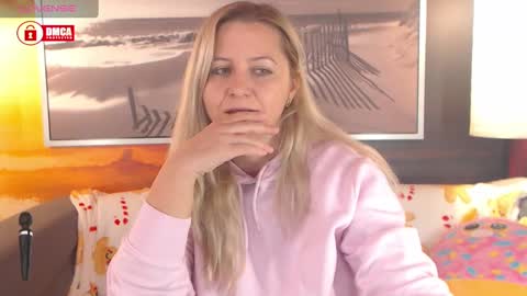 Snapshot of bigboobsarri chatting on December 2024 08:59:01 AM BigBoobsArri online show from December 2024 08:59:01 AM