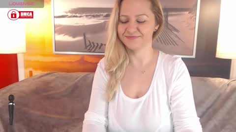 Snapshot of bigboobsarri chatting on January 2025 08:51:02 AM BigBoobsArri online show from January 2025 08:51:02 AM