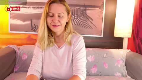 Snapshot of bigboobsarri chatting on October 2025 10:11:01 AM BigBoobsArri online show from October 2025 10:11:01 AM