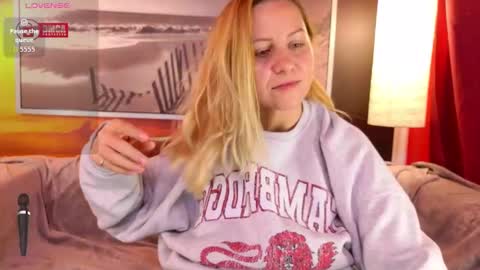 Snapshot of bigboobsarri chatting on October 2025 08:10:01 PM BigBoobsArri online show from October 2025 08:10:01 PM