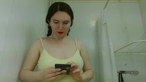 Isabella online show from May 2026 06:35:02 PM