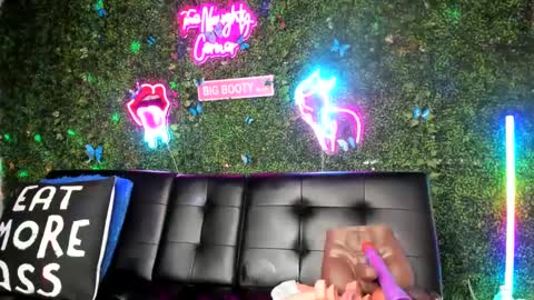 Snapshot of bigbuttsarena chatting on December 2024 03:09:01 AM bigbuttsarena online show from December 2024 03:09:01 AM