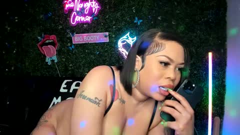 Snapshot of bigbuttsarena chatting on December 2024 02:44:01 PM bigbuttsarena online show from December 2024 02:44:01 PM