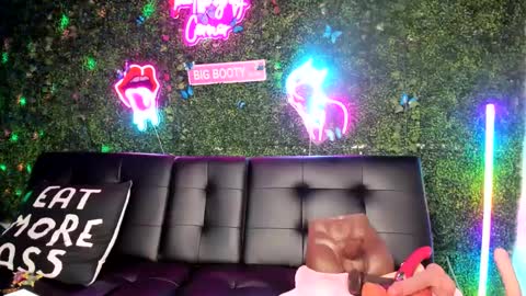 Snapshot of bigbuttsarena chatting on December 2024 09:56:02 PM bigbuttsarena online show from December 2024 09:56:02 PM