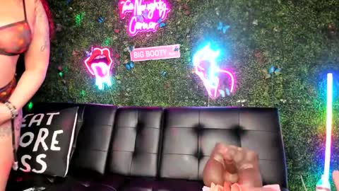 Snapshot of bigbuttsarena chatting on December 2024 04:31:02 AM bigbuttsarena online show from December 2024 04:31:02 AM