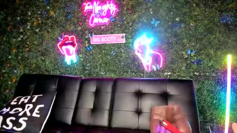 Snapshot of bigbuttsarena chatting on December 2024 07:33:02 AM bigbuttsarena online show from December 2024 07:33:02 AM