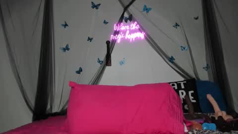 Snapshot of bigbuttsarena chatting on January 2025 06:54:02 PM bigbuttsarena online show from January 2025 06:54:02 PM