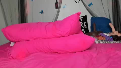 Snapshot of bigbuttsarena chatting on January 2025 02:07:02 AM bigbuttsarena online show from January 2025 02:07:02 AM