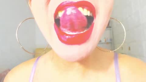 kiki online show from May 2026 06:02:02 PM