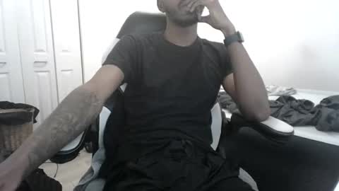 Snapshot of bigdickcumslut99 chatting on January 2025 01:37:02 PM antwan online show from January 2025 01:37:02 PM