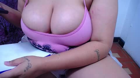 Snapshot of bigg_boobs_xxx chatting on September 2025 10:12:01 PM Sunny online show from September 2025 10:12:01 PM
