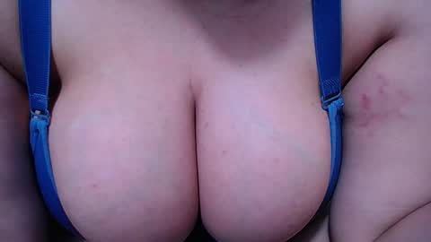 Snapshot of bigg_boobs_xxx chatting on October 2025 09:15:01 PM Sunny online show from October 2025 09:15:01 PM
