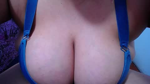 Snapshot of bigg_boobs_xxx chatting on October 2025 10:26:02 PM Sunny online show from October 2025 10:26:02 PM