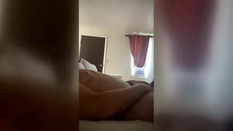 Snapshot of biggdickredd32 chatting on April 2026 03:28:02 PM biggdickredd32 online show from April 2026 03:28:02 PM