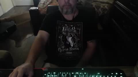 Snapshot of bighugmugg chatting on September 2025 11:11:01 AM bighugmugg online show from September 2025 11:11:01 AM