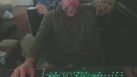 Snapshot of bighugmugg chatting on November 2025 11:47:02 PM bighugmugg online show from November 2025 11:47:02 PM