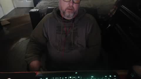 Snapshot of bighugmugg chatting on April 2026 11:16:02 AM bighugmugg online show from April 2026 11:16:02 AM