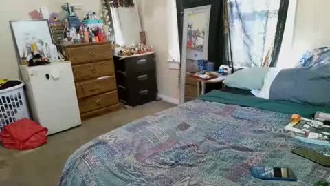 the Mini mami online show from October 2025 03:01:02 PM