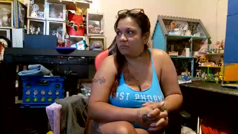 the Mini mami online show from November 2025 07:26:01 PM