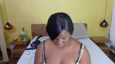 bigroundbooty_ online show from April 2026 09:32:02 PM