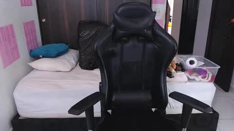 laura online show from February 2025 08:29:02 PM