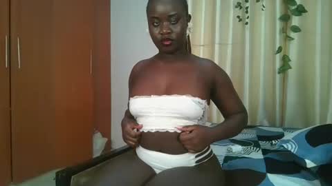 Snapshot of bigtits_baddie chatting on November 2025 08:33:02 PM bigtits_baddie online show from November 2025 08:33:02 PM