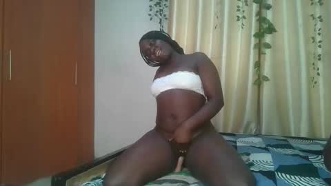 Snapshot of bigtits_baddie chatting on December 2025 07:52:01 PM bigtits_baddie online show from December 2025 07:52:01 PM