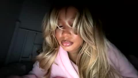 Snapshot of bigtittienyx chatting on November 2025 08:03:01 AM bigtittienyx online show from November 2025 08:03:01 AM