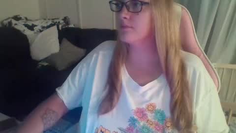 Snapshot of bigtittyboatboo chatting on October 2025 12:41:02 AM Mountain Mama online show from October 2025 12:41:02 AM