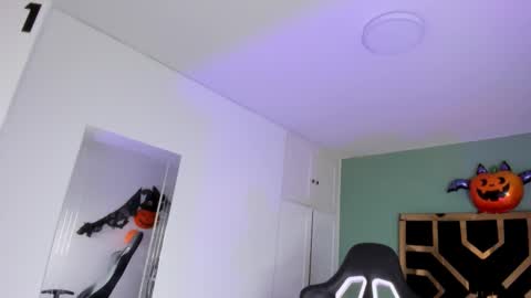 Billie online show from October 2025 07:59:01 PM