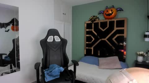 Billie online show from November 2025 11:04:02 PM