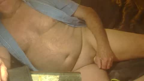 Snapshot of billyhuey12 chatting on April 2026 01:33:01 AM NUMROUNO MACK online show from April 2026 01:33:01 AM