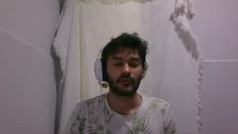 Snapshot of binhodm1 chatting on December 2024 07:54:01 AM binhodm1 online show from December 2024 07:54:01 AM