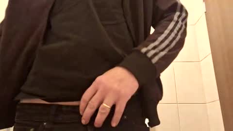 Snapshot of bisexdadd chatting on December 2025 03:59:02 AM bisexdadd online show from December 2025 03:59:02 AM