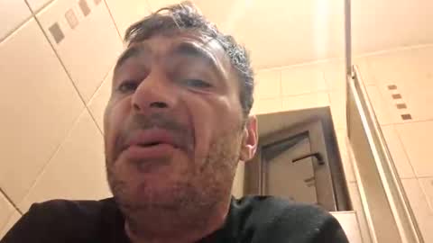 Snapshot of bisexdadd chatting on December 2025 04:40:02 AM bisexdadd online show from December 2025 04:40:02 AM