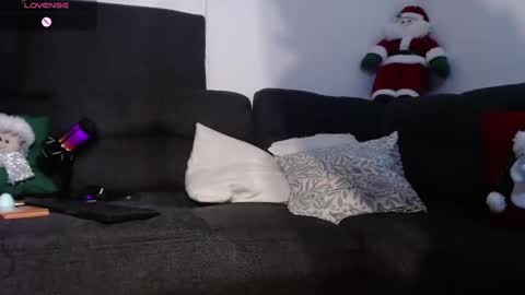 Snapshot of bizarrelovetriangle chatting on December 2024 04:19:02 AM Jenn online show from December 2024 04:19:02 AM