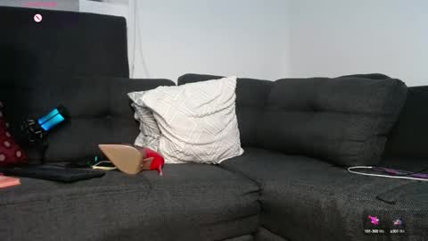 Snapshot of bizarrelovetriangle chatting on February 2025 04:22:01 AM Jenn online show from February 2025 04:22:01 AM