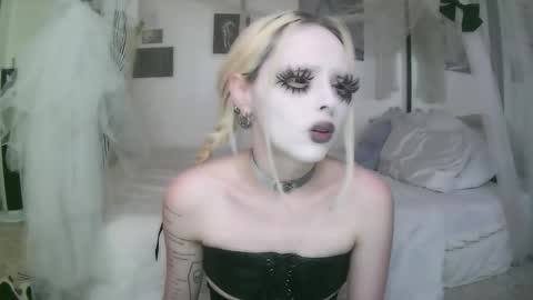 vampire fang  online show from March 2026 06:25:02 PM