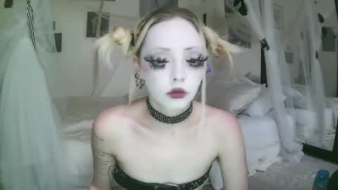 vampire fang  online show from May 2026 05:40:02 PM