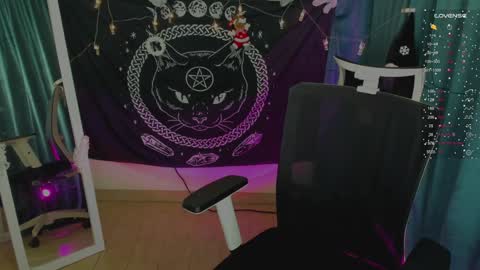  Black Kittie    Wednesday - 1300 - 1900 GMT help me get 100 thumbs up online show from January 2025 01:30:01 PM